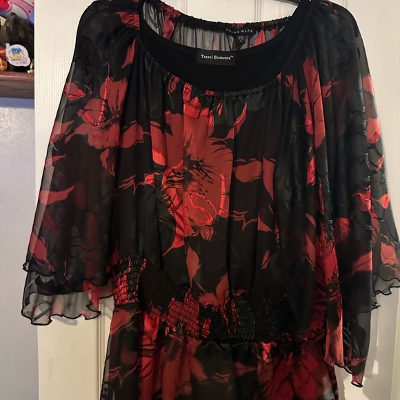 Red and Black Ruffled Flutter Sleeve Blouse (Helen Blake and Travel Elements) - Picture 9 of 13